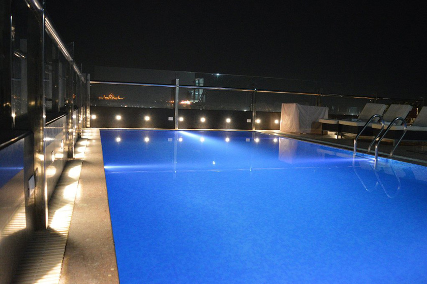 roof-top-swimming-pool